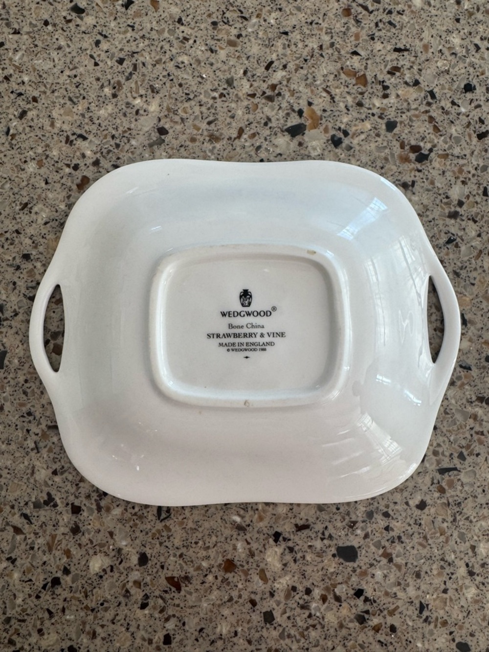 Wedgwood Strawberry and Vine Bone China Serving Candy Dish - Picture 5 of 5